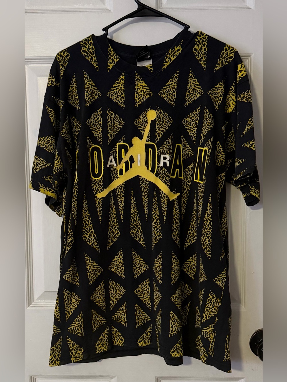 Jordan Graphic T Shirt Mens Large Black and Yellow All Over Print Y2K